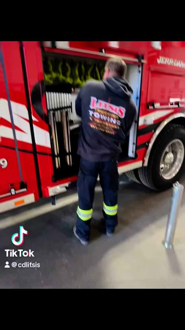 #worksmarternotharder #litsistowing #wegotyou #heavywrecker #peterbiltwrecker