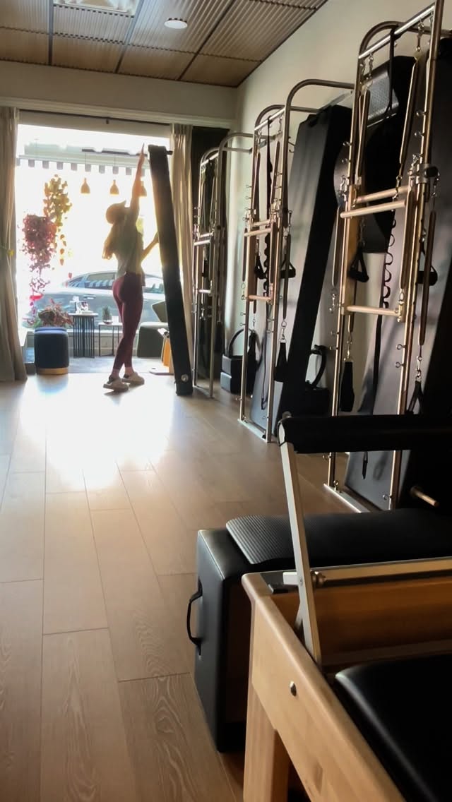 Happy Friday-YAY from Pillar! How are you kicking off your weekend?!
#classicalpilates #pilatesforallbodies #pillarpilates #pilatesnwa #godowntownrogers #fridayfeels