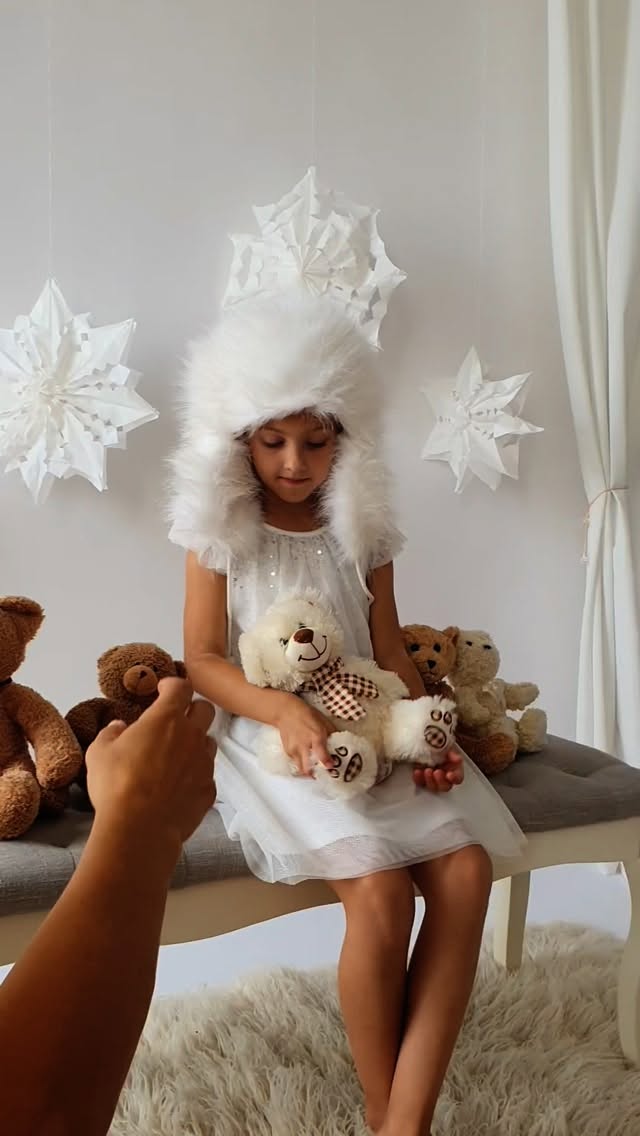 🎄✨ Vánoční magie v ateliéru RenaticeFOTO právě začíná!
Objednávky na letošní vánoční focení jsou oficiálně spuštěny – a my už ladíme světla, balíme dárky a chystáme sněhové vločky ❄️📸
📍Focení proběhne 6.–12. října v ateliéru Luna v Opavě
🧸 Dvě krásné scény – jemně bílá a hřejivě červená
👨👩👧 Možnost focení i celé rodiny
🎁 Bonus? Necháme si zatím jako překvapení 🎀
✨ Cena: 2900 Kč / 6 fotografií
✨ Další fotky si můžete přiobjednat
📩 Pište si o svůj termín do zpráv nebo na e-mail: info@renaticefoto.cz
Rezervace rychle mizí – 🎅 stihněte to dřív, než Ježíšek!
#vanocnifoceni #atelieropava #renaticefoto #vanoce2025 #vanocniscena #rodinnefoceni #detskefoceni #vanocnifotky #backstage #foceniopava