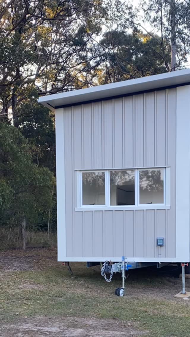This tiny home has found its new owners — but don’t worry, the next one is almost complete and will be available soon.
This new design comes with a few exciting upgrades:
• Easy-access stairs to the loft (no ladder needed!)
• Extra built-in storage
• Door positioned on the short side for a fresh layout
If you’d like to come and view this upcoming build, get in touch — it won’t be available for long!
#TinyHomeLiving #GruAustralia #TinyHomeDesign #ForSale #TinyHouseLife #RelocatableHomes #SunshineCoastLiving #TinyHouseOnWheels #THOW