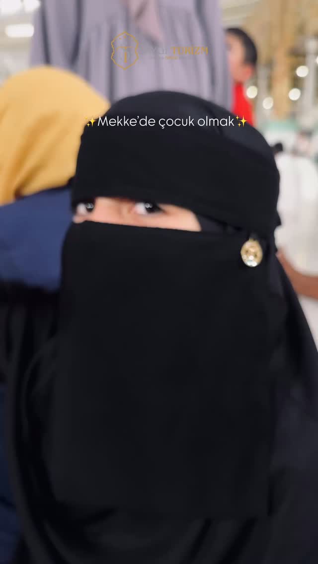 Kalpleri saf, gözleri merak dolu… Çocuk gözüyle Mekke… 🌙💛 #Mekke #Umre #makkah #madina
