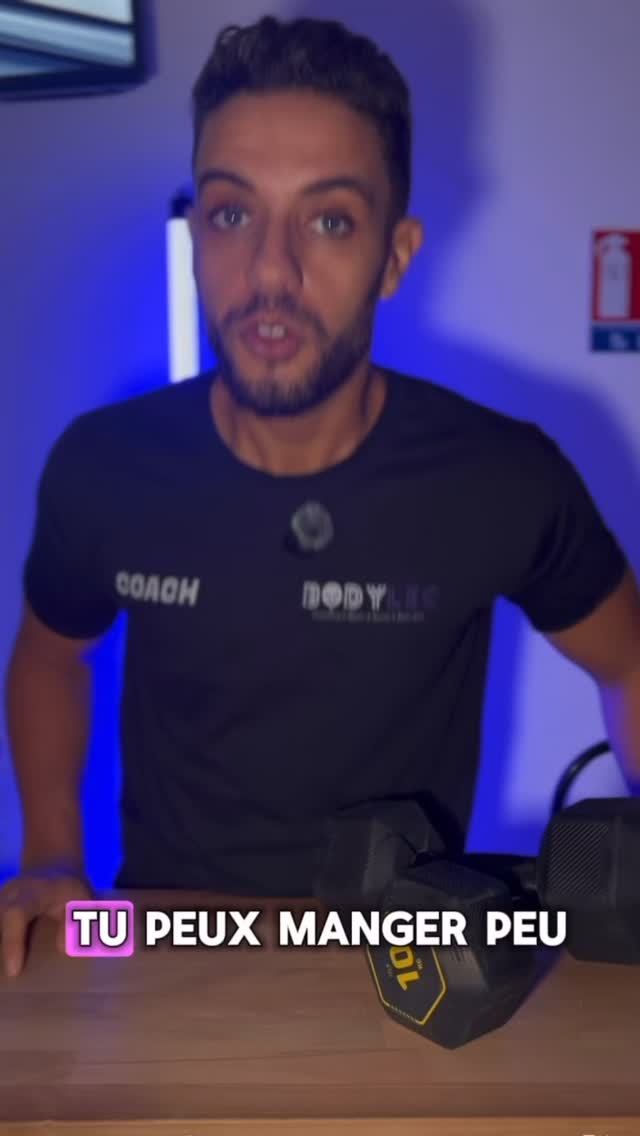 🔄 Ton métabolisme, c’est pas une machine fixe. Il s’adapte.
Tu manges très peu pour perdre du poids ?
💡 Ton corps pense qu’il est en danger, alors il ralentit tout pour économiser de l’énergie.
Résultat ?
⛔️ Tu brûles moins de calories.
📉 Tu stockes plus facilement.
😓 Et tu te sens fatigué(e), démotivé(e).
On appelle ça l’adaptation métabolique.
C’est un mécanisme de survie… mais pas idéal quand tu veux des résultats durables.
✅ La solution ? Rebooster ton métabolisme avec du renforcement musculaire, un bon sommeil, des repas équilibrés… et surtout, arrêter de le priver.
Chez Bodylec, on t’accompagne pour comprendre ton corps, relancer ta machine… et transformer ton énergie en résultats durables.
🎁 Séance d’essai offerte
📲 Clique sur le lien dans la bio pour réserver.
#perdredupoids #metabolisme #coachingsportif #bodylec #valdoise #deuillabarre #coachingpersonnalisé #isleadam #objectifminceur #santéauféminin #workingmom #corpsensanté #transformationphysique #fitnessfrance #repriseensport #perdredugras #nutritionéquilibrée #vieequilibree #studiosport #coachsportif #séanceofferte #electrostimulation #remiseenforme