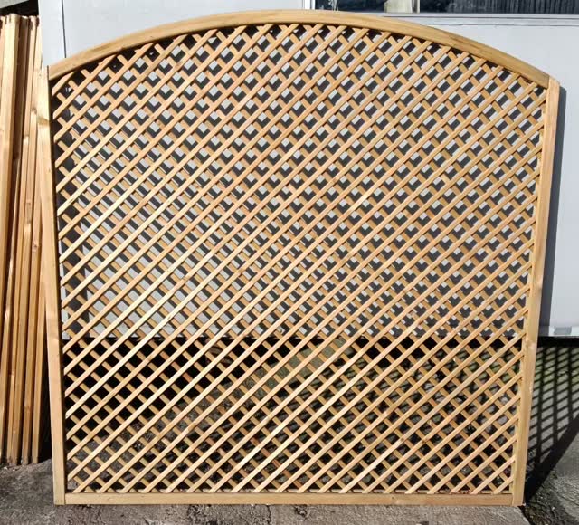 Autumn deal🍁🍂 1.8m x 1.8m Bowed top lattice panel £48.00 each including vat