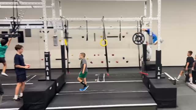 Ninja is hard and full of failure and frustration, but learning to work through that is one of the greatest gifts the sport gives us, when an athlete doesn’t give up and finally gets a move for the first time it is magic!!! #lache #ninja #nevergiveup #succesthroughfailure