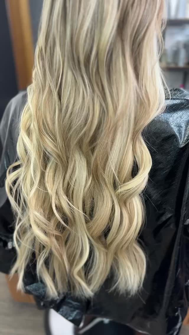That first time feeling 💗💗💗
This beauty treated herself to the thickest, longest hair she’s ever had.
Hair appointments are self care. You deserve to wake up every day feeling beautiful. And if longer or thicker hair can help bring that confidence to life, let’s get you booked.
#levelheadedhairdesign #hairextensions #sumnerhairstylist #bonneylakehairextensions #sumnerhairextensions #beforeandafter #longhairdontcare @fancybesthair