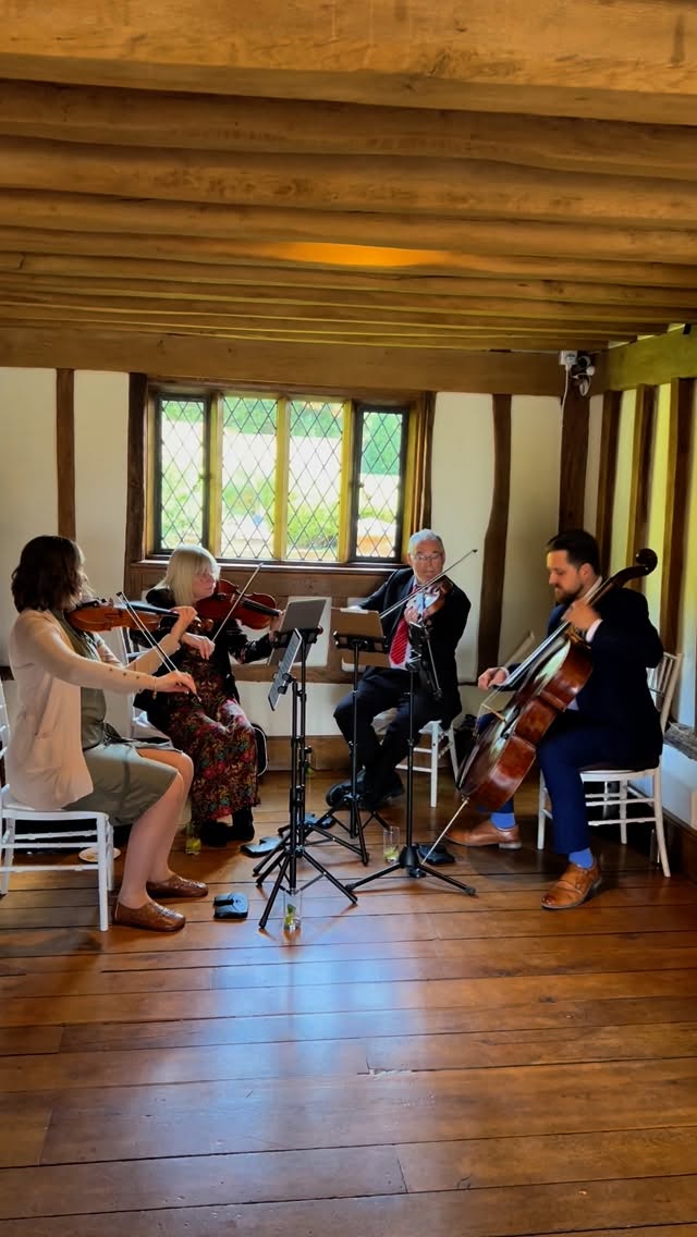Congratulations to Sharmila and Matthew on your wedding today at @cainmanor . Here’s a clip of Elgar’s Chanson de Matin from the reception – the perfect music for such a beautiful celebration.
#londonwedding #kentwedding #essexwedding #stringquartet #weddingmusic #ukwedding #weddinginspiration #classicalmusic #weddingstringquartet #londonstringquartet #weddingideas #stringquartetmusic