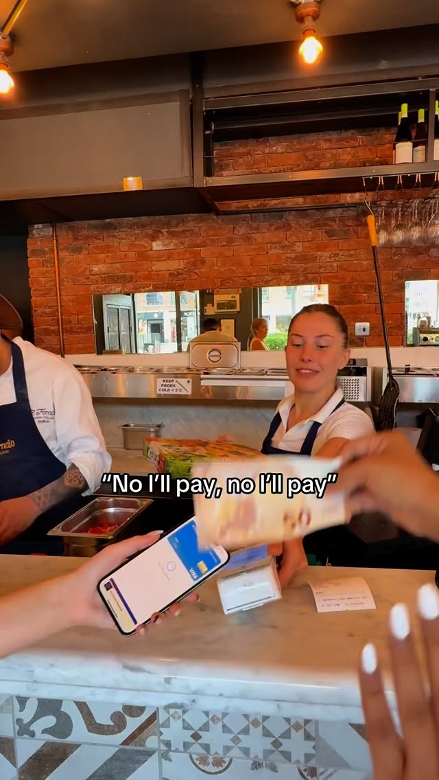 What is this Irish culture of fighting over the bill? In Italy, we just say mamma mia and sort it later 🤌. Meanwhile our staff couldn’t wait… so she helped herself to the leftover pizza 🍕😂
#ItalianRestaurant #DublinEats #PizzaLovers #ItalianFoodCulture #FoodieDublin