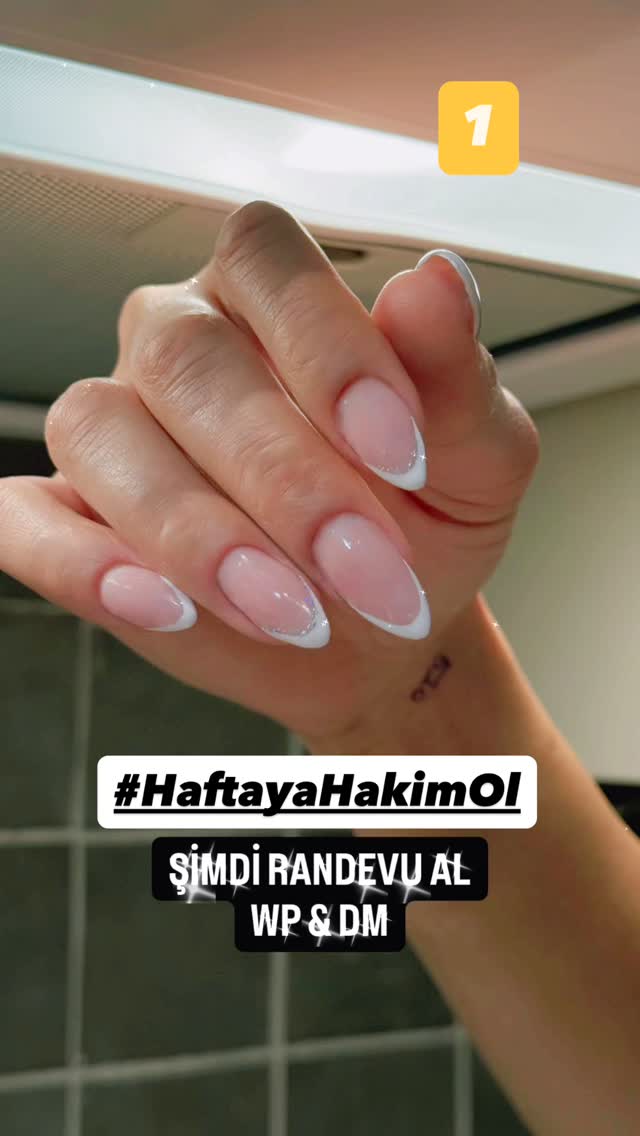 Haftaya ışıltıyla başla 🤩 hangisi seni yansıtıyor, 1? 2? 3? 4? #nail #nailtrends2025 #beautylovers #tirnaksanati #tırnakmodası #viralnails #reelstrend #tırnaktasarımı #manicure #naillnspo #nailartist #instanils