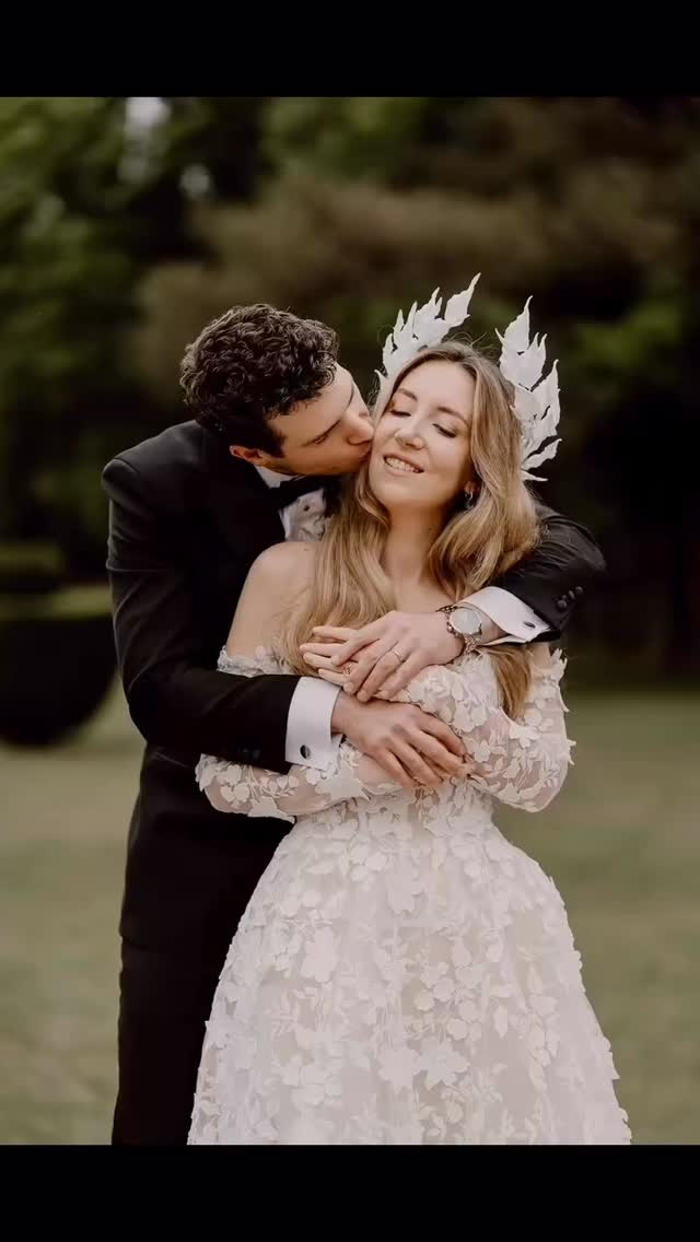 ✨ Il est temps de rompre un peu le silence par ici…
Ces derniers mois ont été intenses et riches en émotions, et je n’ai pas pris le temps de partager toutes ces belles histoires.
Je suis heureux de revenir avec un aperçu d’un élégant mariage, célébré par un couple belge au Château de Montgobert, dans l’Aisne.
Un lieu sublime, qui a offert un écrin parfait à leur journée.
Merci à vous pour votre confiance et encore toutes mes félicitations !
#mariage #wedding #photographemariage #weddingphotography #weddingphotographer #weddinginspiration #instawedding #love #couple #amour #bridetobe #weddingday #photographe #photographesoissons #photographepicardie #photographereims #photographefrance