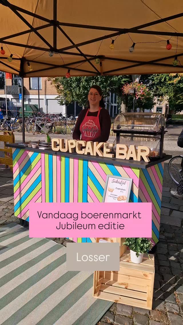 Jubileum boerenmarkt in Losser! 🧁
Ik sta vandaag met de cupcake bar op de boerenmarkt, je kunt bij ons zelf de cupcakes samenstellen met verschillende toppings op de botercrème!
Er zijn heerlijke brownies en 2 soorten chocolate chip cookies 🍪.
Kom je langs vandaag?
Wist jij dat de cupcake bar ook kunt boeken voor jouw evenement, bruiloft of bedrijfsfeest? Neem contact op voor de mogelijkheden 🎉🎉
#suikertijd #cupcakes #losser #brownies
#centrumlosser #boerenmarktlosser #partycake #cupcakesopbestelling