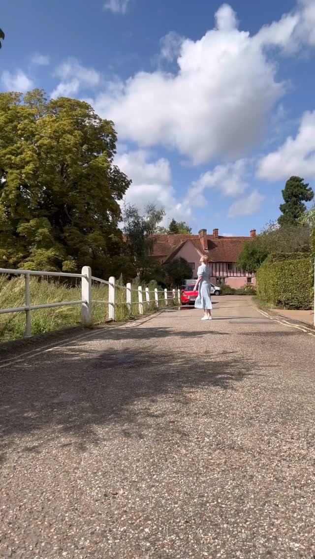 🍂Are you just a little bit sad to see the end of summer? Hanging on to the sunbeams of changing seasons?
🍂Are you ready to welcome the Autumn? Reaping the fruit of an abundant harvest? Stocking your energy stores and looking forward to cosy evenings that serve your own self-care needs?
🍂Or is there just a little bit of dread of the colder, darker days that are looming around the corner?
🍂Join me for an Autumn Reset as we prepare to put the clocks back in a month’s time.
🍂Share with me - Are you ready to welcome the change, or wishing the Summer sun could stay a little longer?
.
.
.
#AutumnReset #AutumnVibes #SeasonalLiving #TurningSeasons #EmbraceTheSeason #AutumnEnergy #SlowLiving #IntentionalLiving #CycleOfSeasons #SeasonalRhythms #MindfulMoments #LifeInSeasons #CosySeason #HelloAutumn #PumpkinSpiceVibes