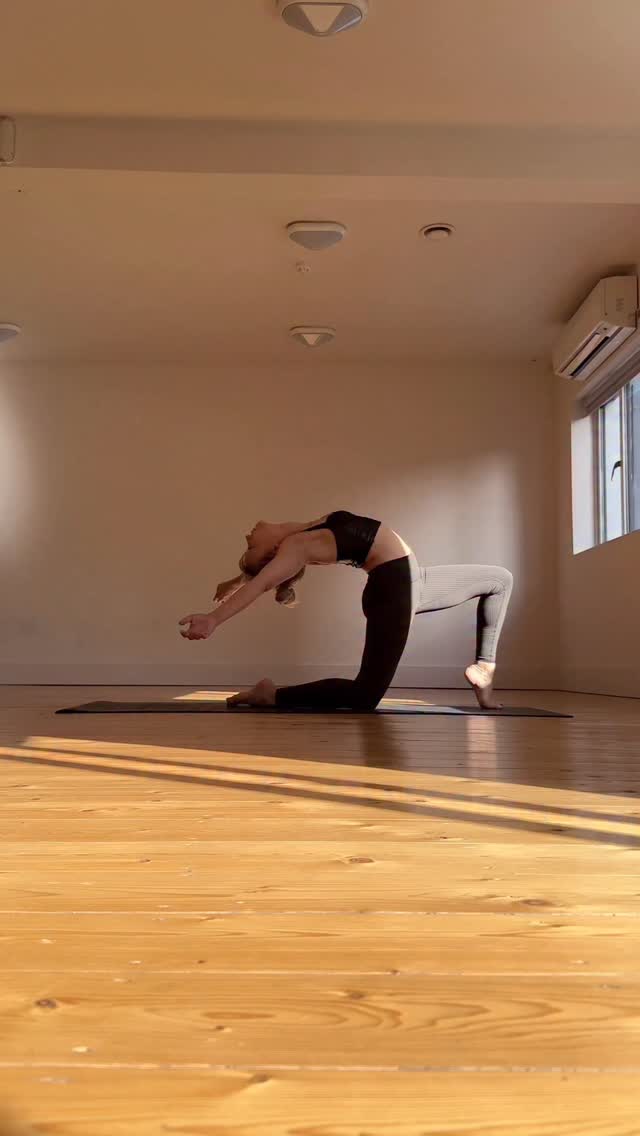 For me, it’s important to always be learning — finding ways to grow, to develop, and to step outside of my comfort zone. It’s not about never being satisfied, it’s about knowing there’s always more to discover in yourself and the world around you.
Here are some transitions I’ve been working on recently ✨
#contortion #contortiontraining #flexibilitytraining #theartofflexibility #chestandtransitions #flexibilitygoals #strengthandgrace #progressnotperfection #mindbodyconnection #growthmindset #keepgrowing #pushyourlimits #outsideyourcomfortzone #inspiredmovement #alwayslearning