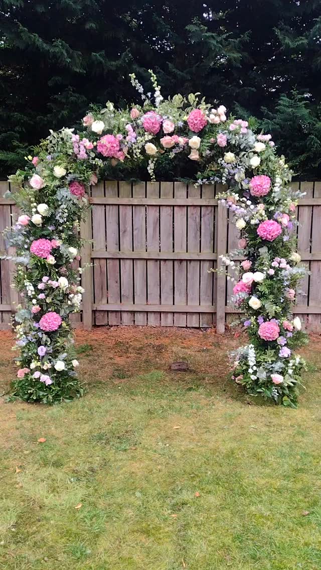 Pretty pastels for G&J's intimate garden wedding 💕 Congratulations xx #weddingflowersedinburgh #weddingfloristedinburgh #thestockbridgeflowercompany #scottishsummerwedding #imtimatewedding #weddingflowerarch #pinkandpurplewedding #hydrandgeas