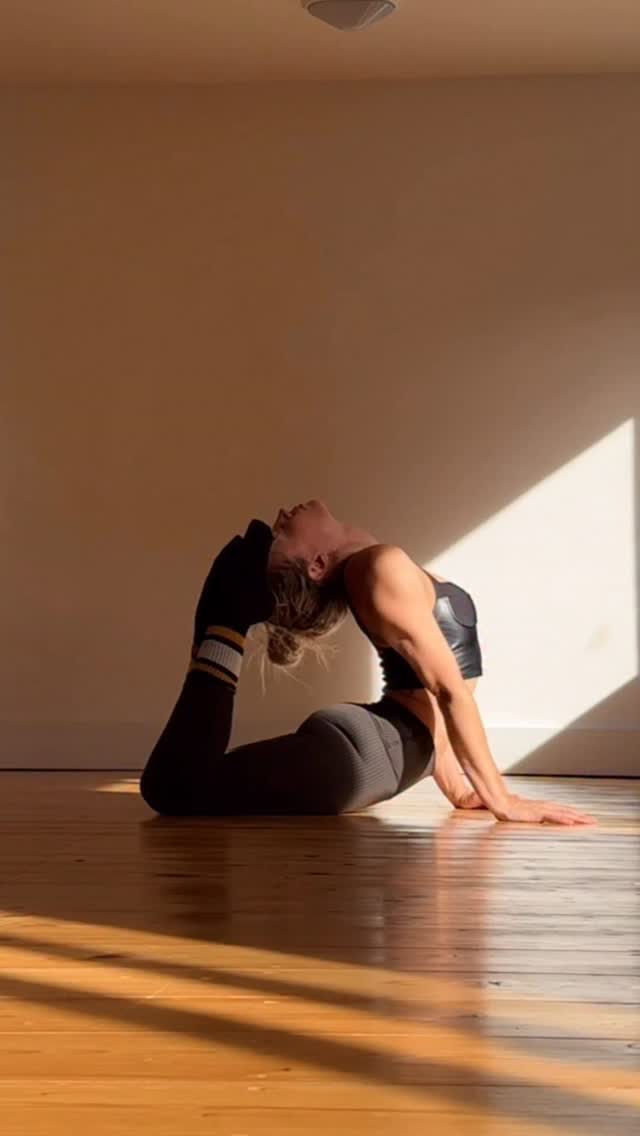 So much of practice comes down to the why.
It’s not enough to repeat a shape just because it looks cool or because someone else is doing it. Every movement has a purpose — whether it’s building strength, expanding range, refining control, or preparing your body for something bigger.
When you understand why you’re approaching a pose in a certain way, you train smarter. You start making choices that match your body, your goals, and your long-term growth — instead of just following along.
For me, the “why” is where real progress begins. Without it, you’re just moving. With it, you’re creating a practice that actually supports you.
This is something I emphasise in both my own practice and my teaching. If you’d like to practice with me online, I have a full library of classes available. Send me a message about your goals and needs, and I’ll help you find something that supports you. ✨
#flexibilitytraining #flexibilityonline #contortionpractice #artofflexibility #backbendlove #flyingcobra #cobrabackstrength #cobravariations #workingwithprops #mobilitytraining #strengthandflexibility #trainingsmarter #movementintention #bodyawareness #smartpractice
