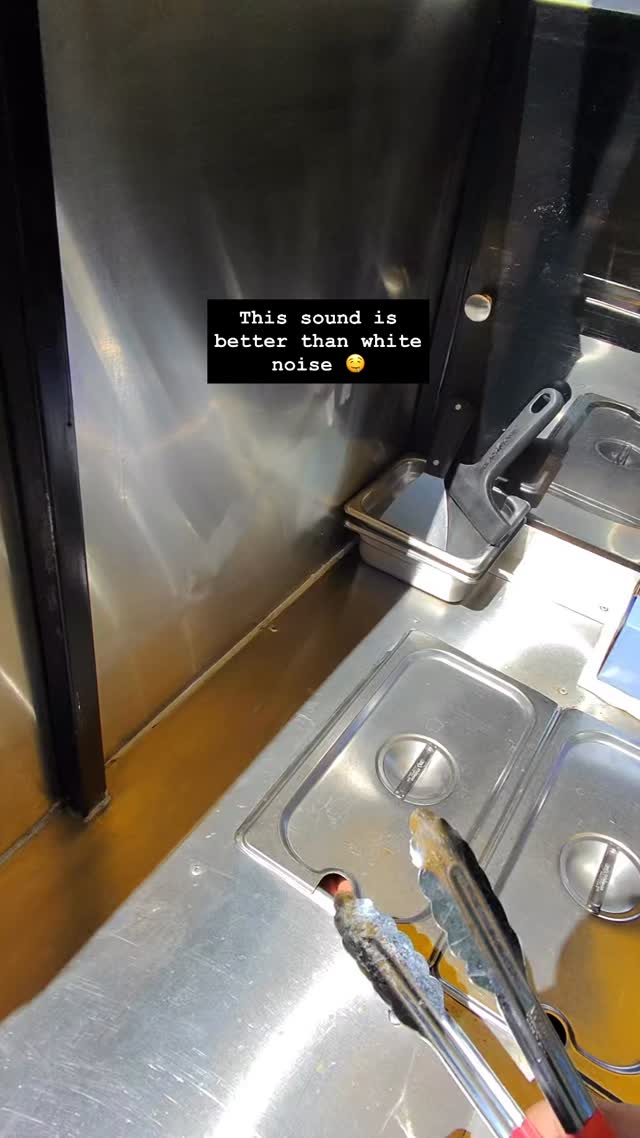 No caption needed.
#asmr #asmrfoodsounds #blackstone #blackstonegriddle #griddle #hotdog #hotdogcart #foodtrucksof904 #staugustinefl #jaxbeaches #streetmeat #dadbod #dadlife #doitforthefam