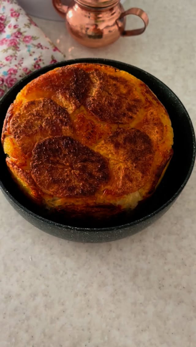 Thinly sliced potato Tahdig