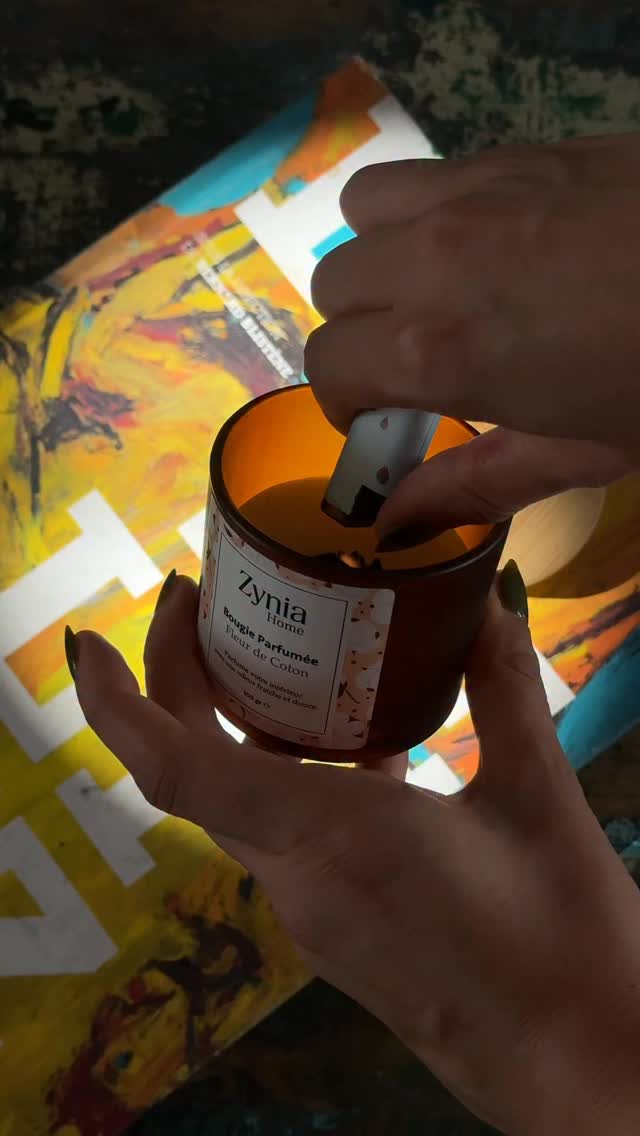 Apportez une atmosphère réconfortante à votre intérieur, nos bougies sont disponibles @zynia_store et en ligne.
