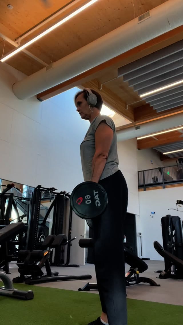 Your metabolism isn’t broken—it’s just needs 3 things:
The best fuel at the right times.
Resistance training to build muscle! 💪🏽
Rest & recovery - not burnout!
That weight gain around your middle isn’t a lack of discipline; it’s a lack of muscle. As estrogen declines in midlife, we lose muscle mass, and muscle is your ultimate calorie-burning engine.
The #2 secret to resetting your metabolism and feeling stronger? Lifting weights. 💪🏽
Muscle burns more calories than fat, even when you’re just sitting on the couch. Start giving your body the smart signals it needs to rev your engine up again.
Ready to stop guessing and start building?
I created the 14-Day Menopause Metabolism Challenge to give you the simple, targeted moves and food shifts that actually work for your body right now.
Join the challenge and reclaim your strength! Link in bio. ➡️
#MidlifeMetabolism #WeightLiftingForWomen #MenopauseHealth #StrongHERNow #GenXFitness