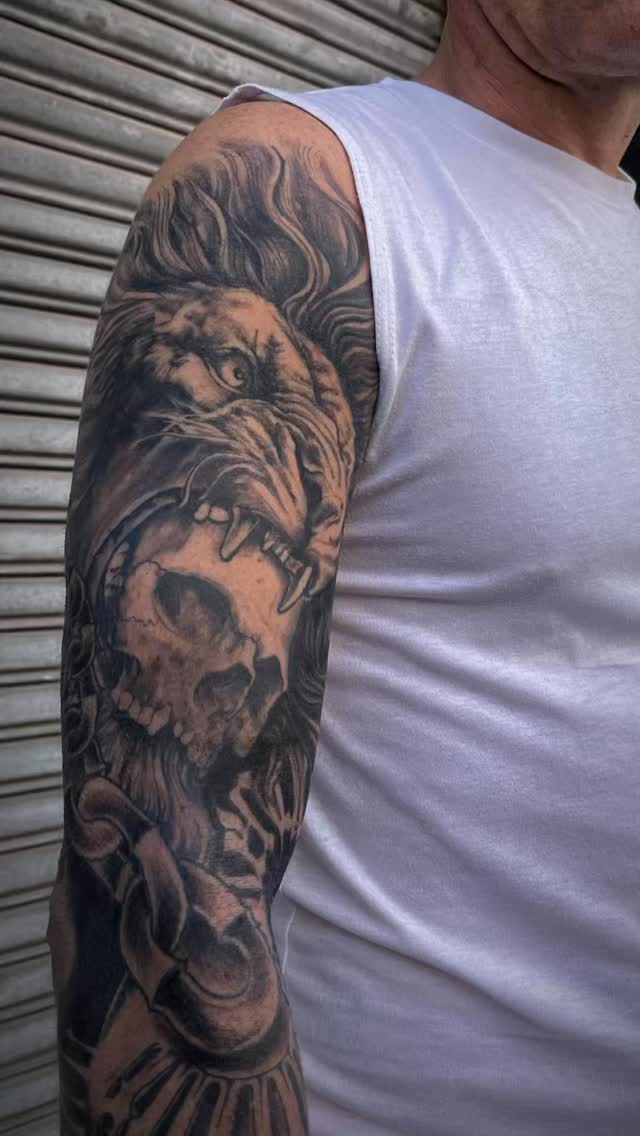 Milo finished this awesome sleeve for Charl recently. Some very tender spots tattooed there, but all worth it in the end!
Thanks as always for the support and trusting Milo to do what he does Charl!
#capetowntattoo #capetowntattooartist #inkstagram #tattoossofinstagram #capetowntourism #capetowntattoostudio #mrluckystattoo #tattooideas #tattoolove #inked #tattoostudionearme