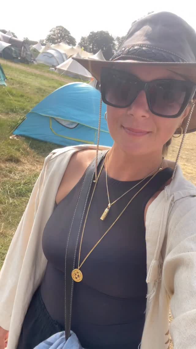 I know you’ve read all the books, you know exactly how the new moon affects you, and you can recite polyvagal theory better than your therapist….
But if you’re still feel like a fraud, spiral into a vortex of shame every time you hit ‘post’ on Instagram, and have a latent, impending sense of doom like you’re always waiting for the other shoe to drop then there’s something that the theory and knowledge isn’t reaching.
And the way to reach it is to put down the books (I know, I hate that too, believe me) see what the sensation underneath it all has to say.
Because the medicine is IN the sensation you’re currently trying to knowledge your way out of.
This autumn, I’m releasing something specifically for you to finally get you the clarity, release, and capacity you want so the tension and anxiety no longer feel like your entire identity (and it won’t require you adding any more steps to your already-elaborate morning routine… 👀)
➡️ In the meantime, comment ‘BEYOND’ and I’ll send you the free nervous system guide so you can make the first move out of constantly micro-managing yourself and fighting to contain that sensation in your chest - to attuning to something more free.
—————-
#neevoussystem #nervoussystemhealing #nervoussystemregulation #somatics #somatictherapy #somatichealing #somaticmovement #somaticpractice #healingjourney #selfhealing #selfhealing #somatictools