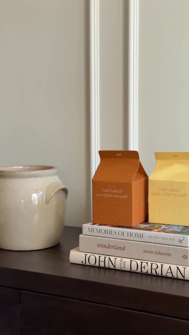 Loving these holiday candles from @snif.co 🍂 🍂 🍂 perfect hostess gifts and also the perfect non-toxic way to get your home feeling like the holidays! We have the pumpkin and apple spice scents here 🤍 They also have big candles if you’re looking to make a big statement!