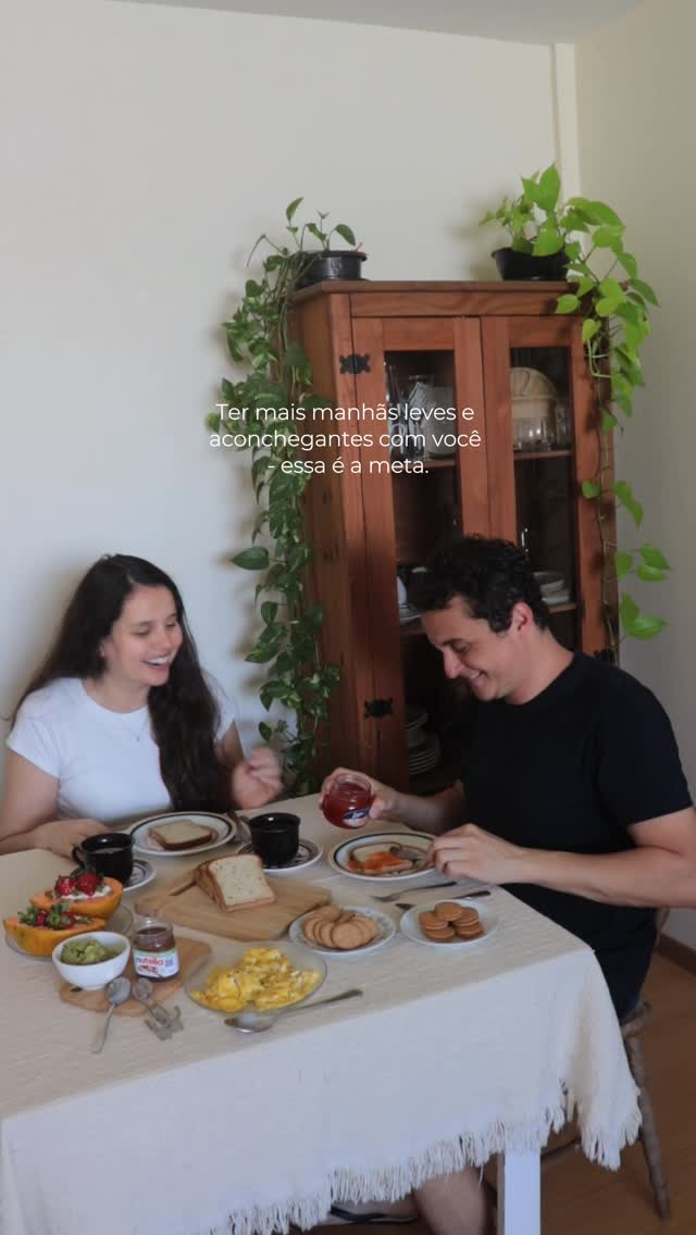 Por mais momentos de calmaria, pausas e risadas com quem a gente ama. 💗
Seja na hora do cafés da manhã ou da tarde, piquenique ou jantar, que a gente possa aproveitar o melhor da vida e sua beleza na simplicidade. 🍃
#cafédamanha #vidaleve #simplicidade