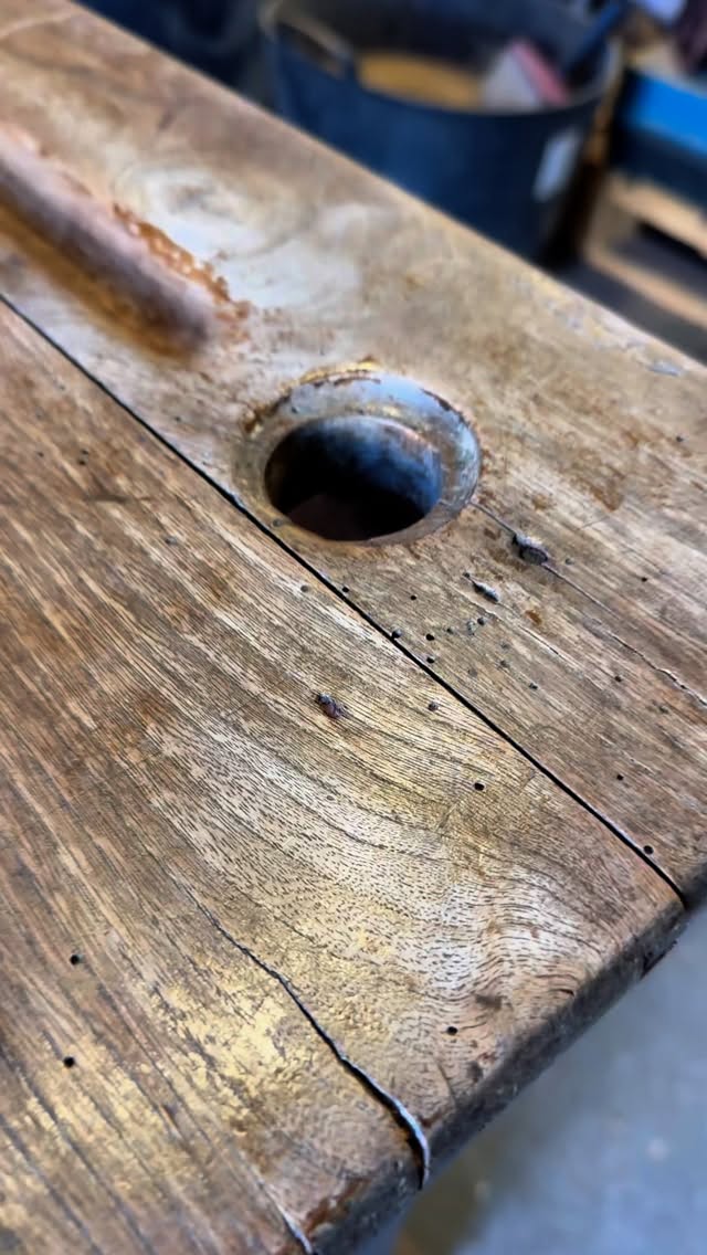 De la poussière oubliée au meuble vintage prêt à traverser le temps… 📚✏️
Alors, vous le mettez dans quelle pièce chez vous ? 👀#fyp #renovation #bois #vintage