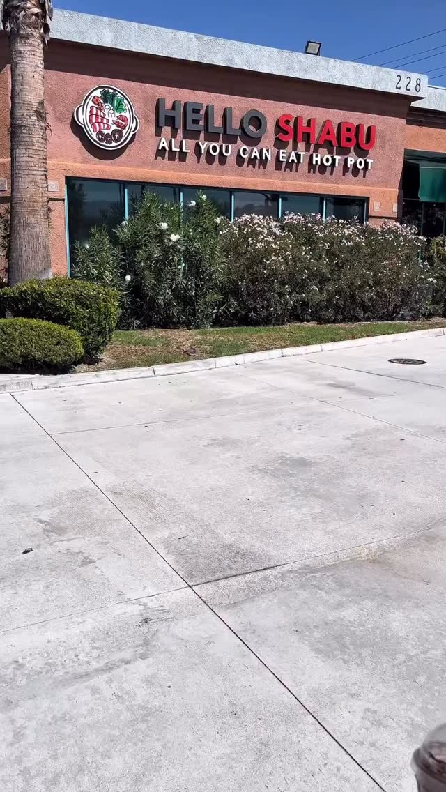 today I stopped by San Bernardino to check out Hello Shabu (@helloshabusb ), an all you can eat hot pot in the Inland Empire known for giving some of the biggest cuts of meat! 🥩🍲📸@trevlias
Today I went with the beef broth and I added some Szechuan and Ramen seasoning and I love how the flavor turned out. Not only did they have a huge selection of add-ons and toppings, but primarily the meat was the star of the show. It was so fresh and the portions were so large, i ended up ordering a couple rounds.
if you’re in the Inland Empire, I would definitely check them out and send it to a friend who loves hot pot!
#iefoodie #inlandempire #iefoodies #inlandempirefood #sanbernardino #sanbernardinocounty #hotpot #hotpotrestaurant