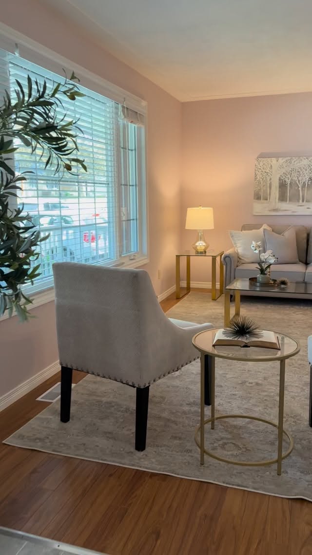 ✨ Welcome to 44 Hampton St in Elmira ✨
Step into a home where community charm meets modern comfort. Elmira is known for its warm, welcoming spirit and small-town feel — the perfect place to call home.
👩🍳 A spacious kitchen for gathering, cooking, and creating memories.
🔥 A cozy family room with vaulted ceilings and a fireplace, offering stunning views of your backyard.
🌳 A peaceful retreat with room to relax and enjoy the outdoors.
This is more than a house — it’s a lifestyle in one of Ontario’s most vibrant communities. 💫
📍 44 Hampton St, Elmira
#elmiraliving #stagingtosell #familyhomegoals #elmirarealestate