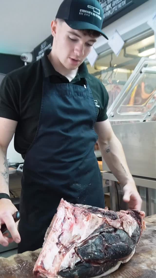 Perfect for that steak or even a Sunday Roast 😮💨
We’re back tomorrow, come and get it!
#butchers #behindthescenes #butchersskills #stayhungrywokingham #localbusiness #foodies #meatlovers #tasty