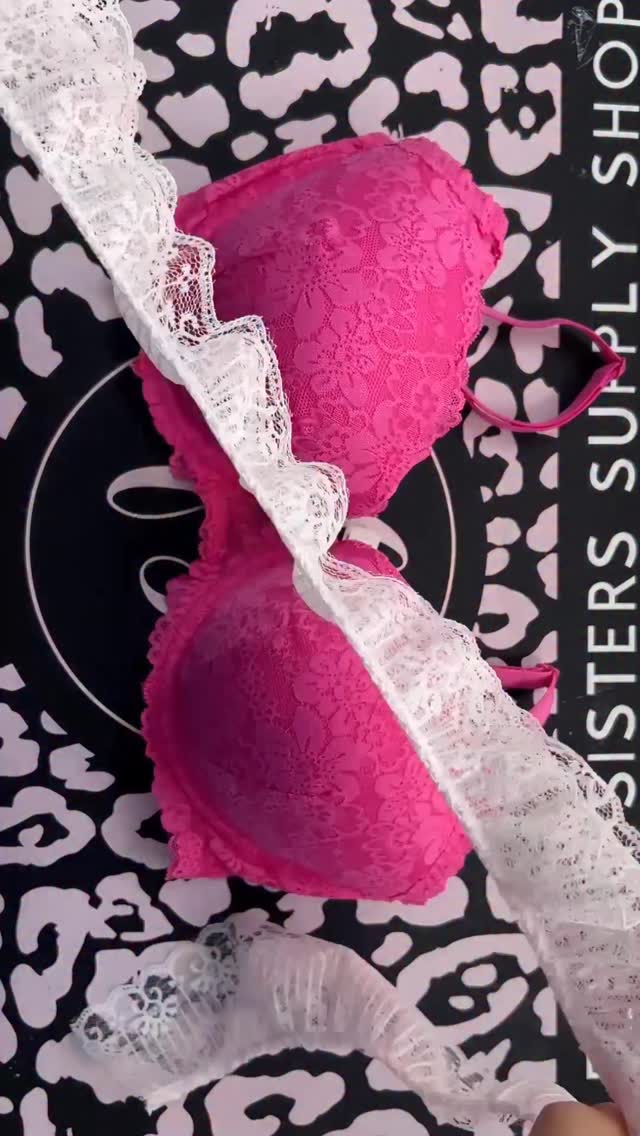 This has been the funnest project ever 😍 Full video is on my YouTube channel now 💖
✨ @flynnsisterssupplyshop Rhinestones
✨ @krystalglaze__ Adhesive
#ravegirl #ravefairy #booseattle2025 #rhinestones #bling #festivaloutfits