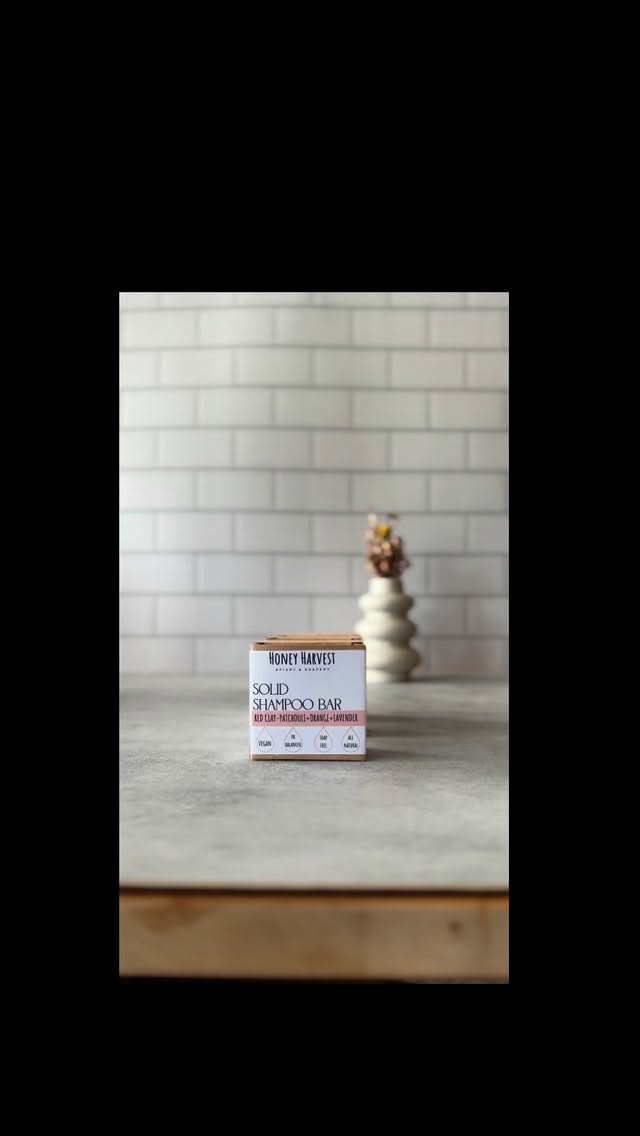 Did you know that we won an award for this shampoo bar? 😍
Why! Because it’s:
🌿 100% natural – no chemicals, no plastic
🪨 Colored with natural clays
🍃 Scented with essential oils
♻️ Zero waste & eco-friendly
💆♀️ Nourishes the scalp and leaves hair healthy and shiny
💚 Lasts longer than 2 bottles of liquid shampoo
🚫 No nasties, safe for colored hair
🏆 Proven – does exactly what it promises!
.
.
.
.
.
.
.
.
#naturalbeauty #ecofriendly #zerowastebeauty #plasticfree #handmadecosmetics #sustainableliving #awardwinning #irishmade #naturalhaircare #shampoobar #hair #haircare #shampoo#handmadeshampoobar #consciousbeauty #greenbeauty #veganbeauty #beautywithoutplastic #sustainablehaircare #natureinspired