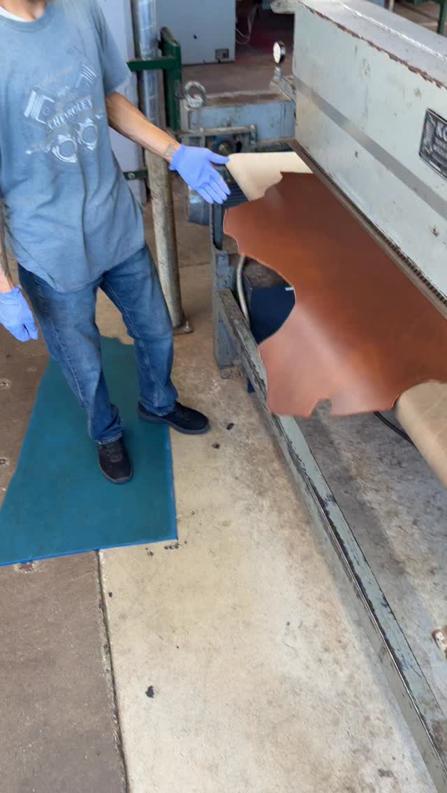 Adding a little patina on the polishing machine #leather #madeinusa #leathercraft