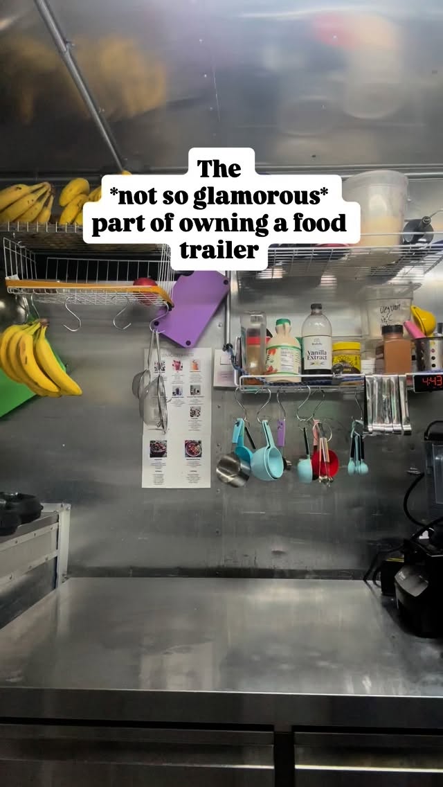 They don’t show you this part on The Great Food Truck Race! It’s tight quarters in my little 6x10 trailer. Sometimes things spill, fall, and roll into the “abyss” behind my cooler. Making smoothies means dealing with sticky fruit 🍎 🍌 🍓 🫐 on the floor too! @googone helps! There’s nothing like walking into your sparkling clean trailer in the morning though! Pants brought to you by @cookman.usa #foodtrucks @thegreatfoodtruckrace #silverthorne #womanowned #smoothies #juice