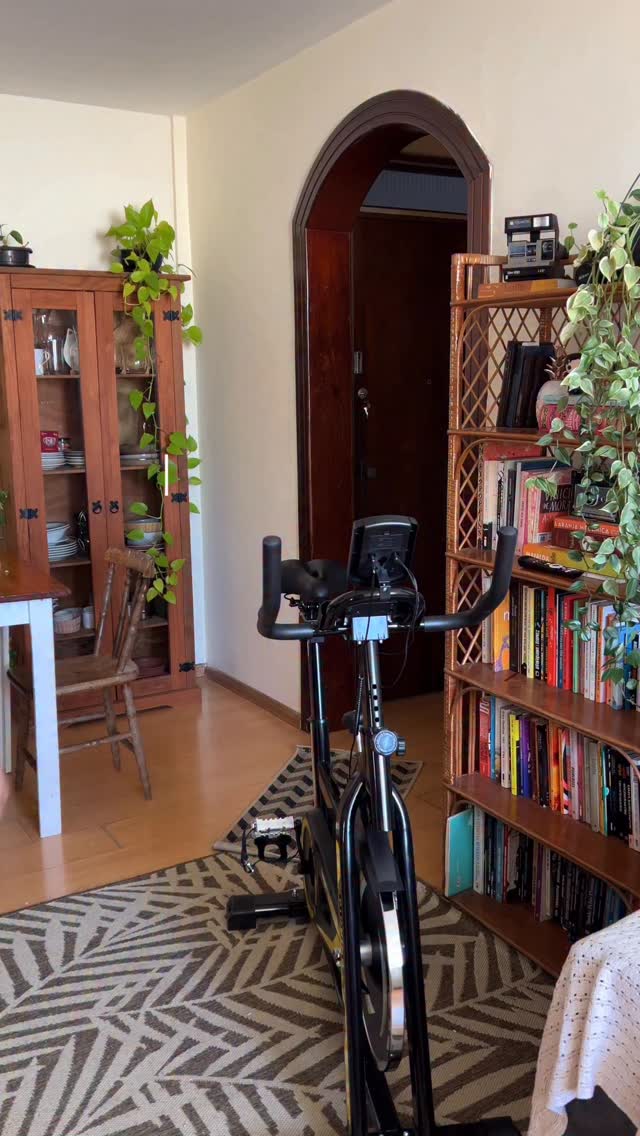 Dia 02/30! Quem aí tá acompanhando e gostando desse desafio? Comenta “não vai virar cabide” pra me incentivar.
Esse é o Desafio 30 Dias de Bike Ergométrica que eu criei pra me desafiar e compartilhar por aqui. Quem vem comigo?
Se quiser o link da minha bike está na minha bio, ou pode pedir nos comentários que eu te passo.
#bikeergometrica #spinning #bicicletaergométrica #bicicletaergometricaemcasa