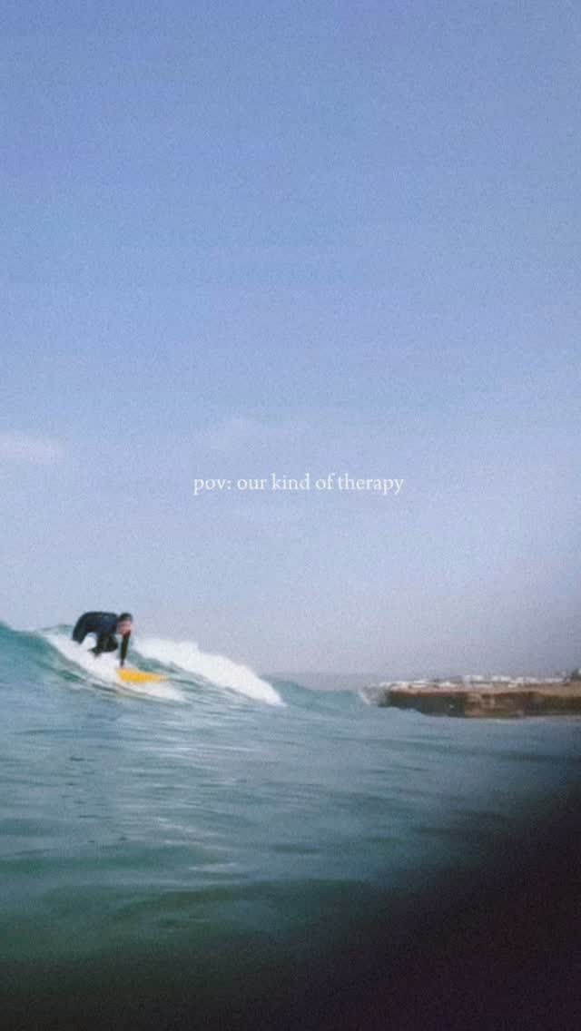 Some book appointments, we book waves 🌞🏄🏽♀️ Ready for your session? → Link in bio
#melosurfandyoga #surfingmorocco #morocco #taghazout #surf #enjoy #travel #taghazoutbay #surfing #yoga #yogaretreat #solotraveller #enjoy #therapy