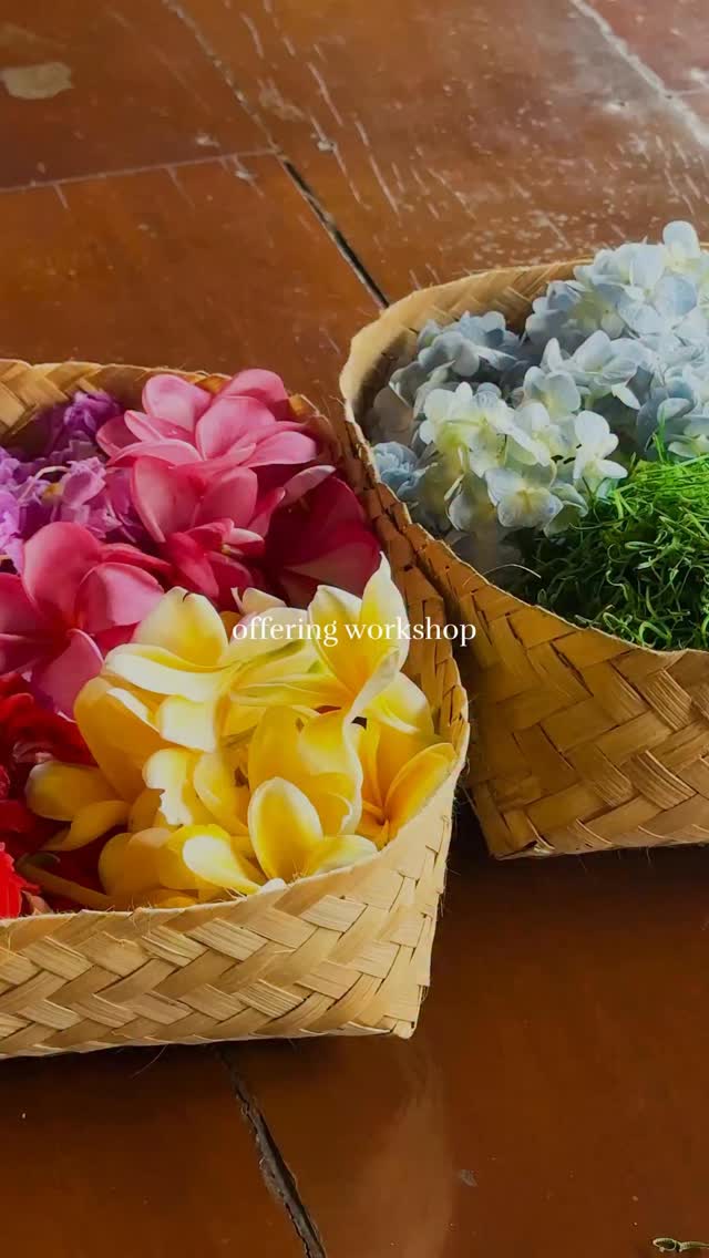 kemBALI
Two weeks back in Asia, and my heart is so full from being back in service, sharing about Balinese philosophy and offering making with my family @ayu.parniasih & @cahayawedhaaa
Deeply grateful my life’s path of ceremony & explorations of different indigenous cultures from around the world. With increasing clarity I see the threads that tie all ancient wisdom cultures together, and allowing me to share a wider perspective with you.
Matur Suksema ♥️🌿
•
🎥 beautiful reel filmed & edited by @hey.lisali, check out her profile! From @varsanahart’s retreat where we had the pleasure of hosting this workshop
🎶 Song “Pulau Bali” written by me, Abink & Ferry @abinkferry
•
#baliculture #balinesewisdom #indigenousknowledge #spiritualjourney #ritualarts #gratitude #livingtraditions #offerings #wisdomkeepers #ancientcultures #realbali #offeringmaking #purnamaworld #canangmaking #balineseofferings #balinesecanang #balilife #budayabali #realubud #authenticbali