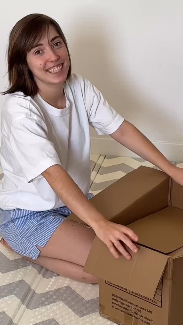 ¡Magia en cada pincelada! ✨
Inés y Pol ya disfrutan de su Alfombra Mágica AquaPint 🎨
Un espacio gigante (150×100 cm) donde los peques dibujan con agua, sin manchar nada.
Los colores aparecen como por arte de magia y… ¡desaparecen solitos en minutos para volver a empezar!
Ligera, plegable y lista para llevar a cualquier parte — en casa o al aire libre.
Un regalo educativo, creativo y sobre todo divertido para compartir en familia 💕
🛒 Consíguela ahora en 👉 buddybabyworld.com
#AquaPint #AlfombraMágica #JuegoEducativo #IdeasDeRegalo #JuguetesEducativos #JuegoEnFamilia #MamáTips #PapásCreativos #NiñosFelices #AprenderJugando #RegalosOriginales #juguetesinfantiles