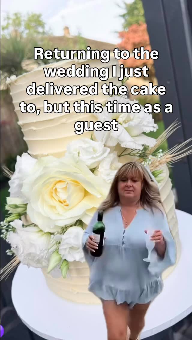 Will be me next week! ๐ค ๐ ๐ ๐
#weddingcakemaker #weddingsupplier #weddingcake #vegancake #veganweddingcake #beachwedding