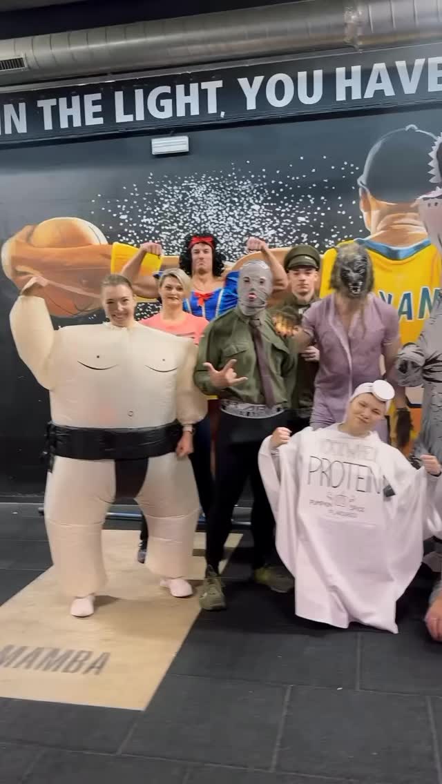 Pamatujete si tohle video? 😂
Dneska z archivu vytahujeme tuhle bezkonkurenční Halloweenskou týmovku z loňského roku 😀😍 Protože už za měsíc si ji zopakujeme znovu! 🥳
Tak co vymyslíte tentokrát? 🤓 Obhájí @daniellkaaaa masku roku? 😂🦖