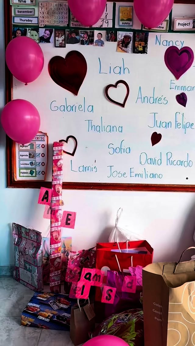 En la sede Normandía celebramos el amor y la amistad con sonrisas, juegos y momentos que fortalecen los lazos que nos hacen una gran familia❤️.
Porque aquí aprendemos que compartir y valorar a los demás es la mejor manera de crecer juntos. #AmoryAmistad