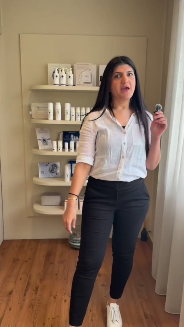 Post Skin needling care ✨
Your skin is working hard to repair and regenerate after a needling session, so the right aftercare makes all the difference!
✅ No actives (AHAs, BHAs, retinol, vitamin C) & no make up for 3 -5 days
✅ Avoid heat, saunas, spas + heavy workouts for 24–48 hrs
✅ Hydrate + protect your barrier ✨ this is where Oleo Gel comes in!
I love recommending it post-needling to lock in hydration, calm sensitivity, and strengthen the skin barrier for optimal healing 💧
Pair it with LED light therapy for the ultimate recovery + glow.
📌 Save this post for your next treatment!
#skinneedling #postneedling #skinbarriersupport #skinexpertadvise #oleogel #skinrecovery #glowingskintips #collageninductiontherapy #melbourneskin #kokoshbeautyskinwellness