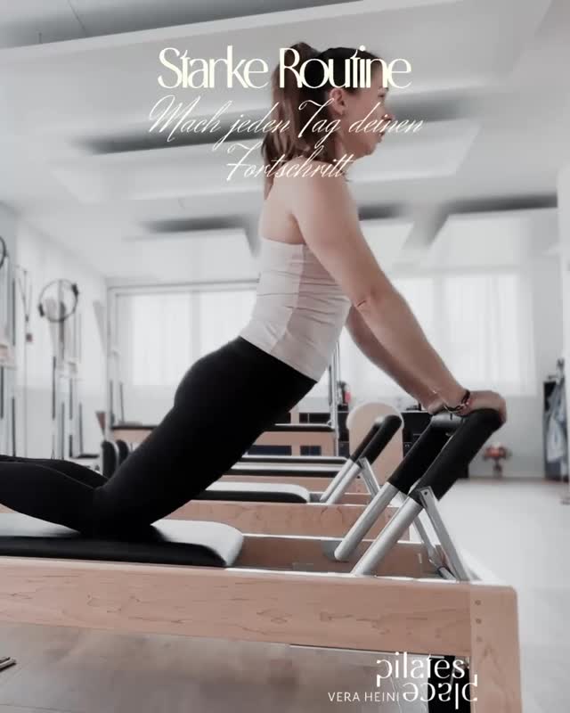 #contrology #thepilatesmethod #pilatesroutine
So wie man sich über die Zeit schlechte Angewohnheiten antrainiert hat wie zum Beispiel eine schlechte Haltung, kann man dies auch wieder ändern. - Durch die Routine des regelmässigen Trainings. Man soll sich die guten Angewohnheiten wieder zu eigen machen. 🌸💕