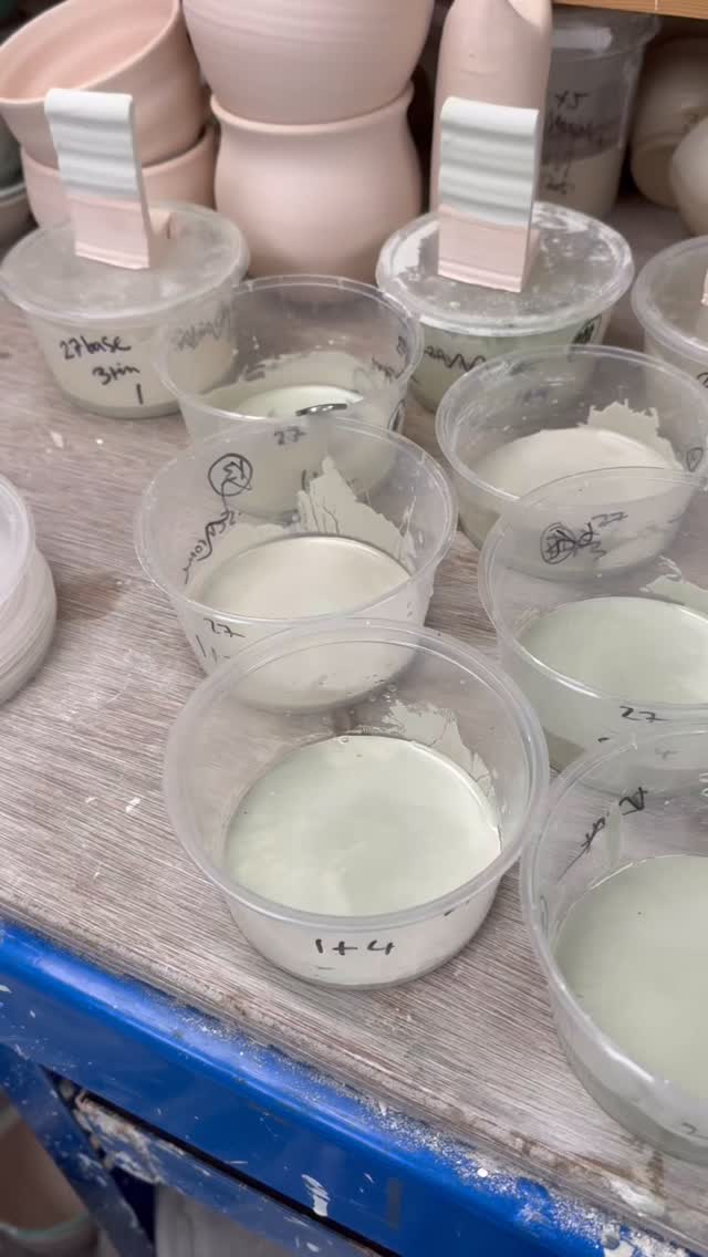 The colour I’ve been trying to make is the heather on the hills in Scotland. So far I’ve failed but I shall persevere! Here’s a glimpse of how you make a line blend.
#parkgatepottery #apotterslife #pottersofinstagram #glazetesting #potteryclasses #dorkingbusiness #womeninbusiness