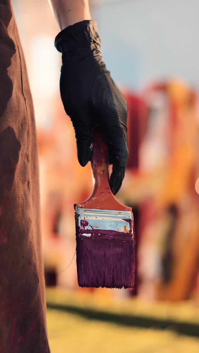 Qual a sua pausa?
A artista Laís Odeli (@laisodeli) trouxe sua arte e sua filosofia para a entrada do CasaHall, transformando nossas letras em um portal vibrante para a primavera. A inspiração é nos fazer refletir.
Uma arte que celebra a estação e nos convida a uma conexão mais profunda com a nossa essência e a natureza.
📹 @abdalaprodutora