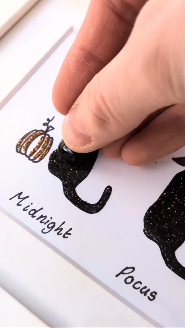 Every witch has their familiars... Ours just happens to be black cats 🐈⬛🖤
Order yours today by heading to our website www.glasadeva.co.uk or by following the link in our bio 🖤👻
#microwavekiln #fusedglass #thingstodoinchester #personalisedgifts #chestershop #glassart #fusedglassart #fusedglassworkshop #personalisedgifts #halloweengifts #blackcats