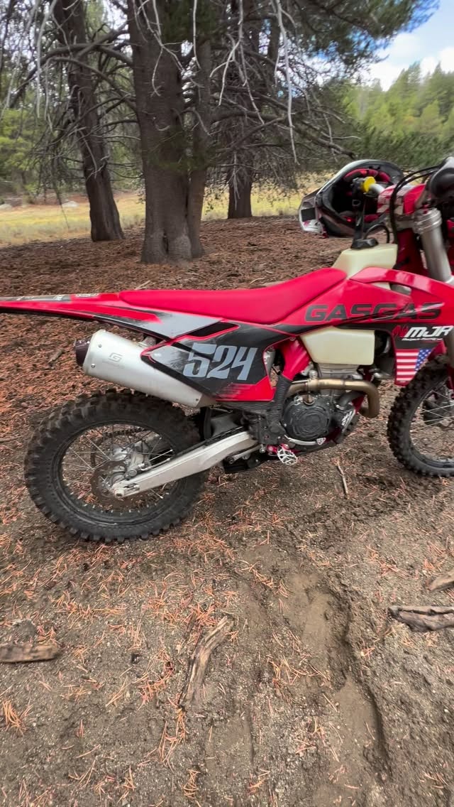 Test Ride! 24 GasGas Es350
We got a chance to take our good buddy @buckedup_buckley #MJRbuilt ES350 up the Kennedy Meadows for the @california_dual_sport_riders #QCC
To say the least this bike is soo good! @promotobillet End Cap with @vortexignitions & map switch from @slavensracing and she runs perfect!
@axpracing Skid Plate to handle the Engine/Frame Protection
@imsproducts fuel tank to increase our range!
Finally we slimmed the rear end down with the @truenorthmotos “All-In-One” Turn Signal/Taillight/Brake Light combo
Can’t forget those custom @dirtdigits @madjack_racing USA graphics! 🇺🇸
Thanks Buckley for letting us test her out! Might be looking for a 350 now!