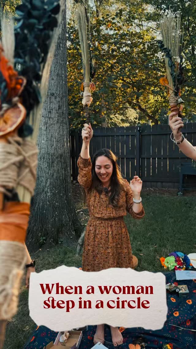 🇧🇷 Set/25 - Círculo de Mulheres: Seja leve como o Outono 🍁
Um espaço de acolhimento e transformação.
Todo mês nos reunimos na região de Atlanta/GA para compartilhar histórias, fortalecer laços e nutrir nossa energia feminina.
Neste mês, celebramos o Mabon, o festival do outono, um momento de equilíbrio entre luz e sombra, de gratidão e de deixar ir o que já não serve. 🍂
Criamos vassourinhas mágicas, símbolos de purificação, renovação e proteção para o novo ciclo.
Reserve sua vaga e venha viver essa experiência!
🇺🇸 Sep/25 – Women’s Circle: As gentle as Autumn 🍁
A space of care and transformation.
Each month in the Atlanta(GA) area we gather to share stories, strengthen our bonds, and nurture our feminine energy.
This month, we celebrate Mabon, the Autumn festival: a time of balance between light and dark, of gratitude, and of releasing what no longer serves us. 🍂
We craft magical little brooms, symbols of cleansing, renewal, and protection for the new cycle.
Reserve your spot and come live this experience!
#autumn #atlanta #womencircle