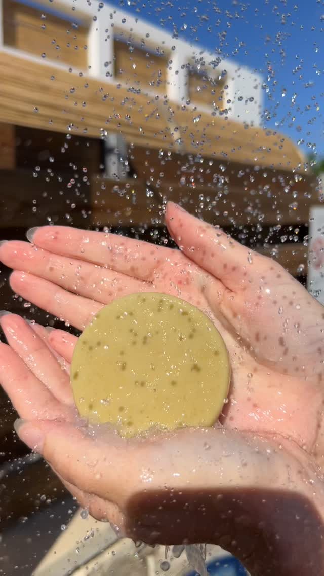 ALL NATURAL 🌿
We only use hair loving oils, not only to cleanse the hair and scalp, but to leave it feeling soft and nourished.
.
#marshvalleysoap #goatsmilksoap #madeinyorkshire #madeinsheffield #allnaturalskincare #shampoobars #familyrunbusiness #shopsmall