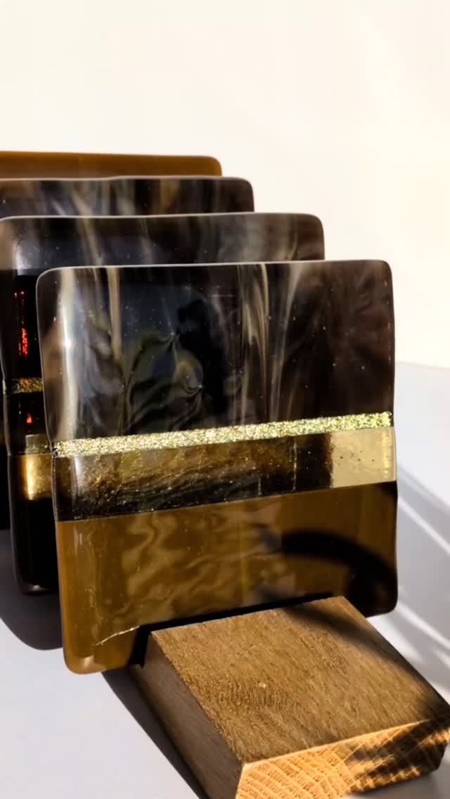 Craving this autumnal colour pallette 🍂
£50 for a set of 4 fused glass coasters 😍
Shop our limited edition products by heading to our Chester shop at 47 Northgate Street Chester or drop us a dm to find out more 🤎
#autumnvibes #autumncolour #fusedglass #personalisedgifts #thingstodoinchester #fusedglassart #fusedglassgifts #autumnhomedecor #autumnhomeware